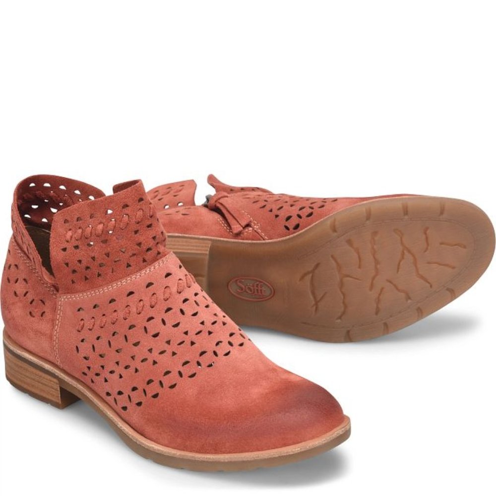 New Soft coaral bristow boots size 6.5. Were $158